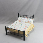 ensemble literie poupée motifs floraux citrons pêches carreaux volants lit noir couette draps taies