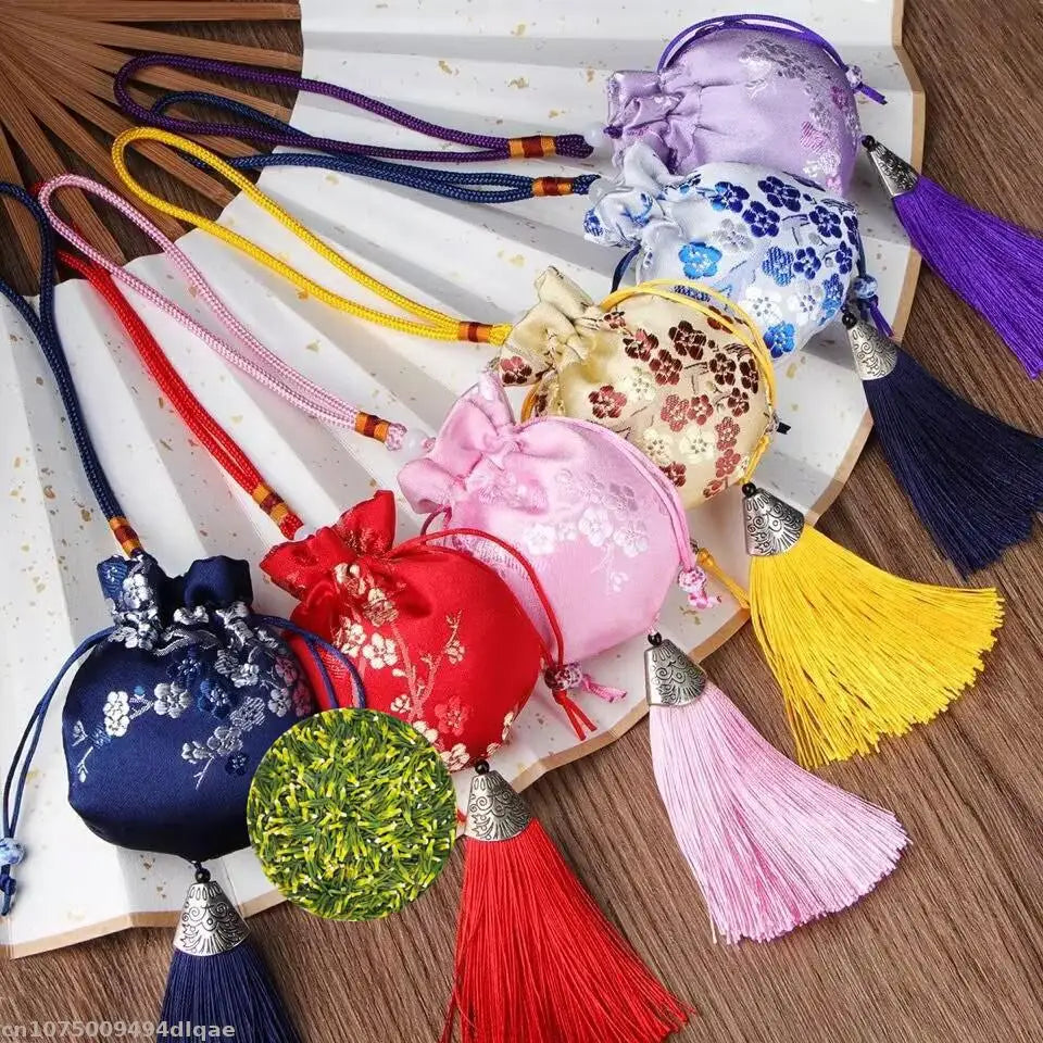 décoration intérieure herbes aromatiques séchées boîte bambou étui tissu pompons