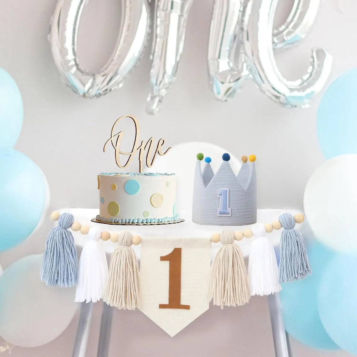 guirlande festivite couronne numerale deco chambre enfant motif pompon boho couleur neutre festive