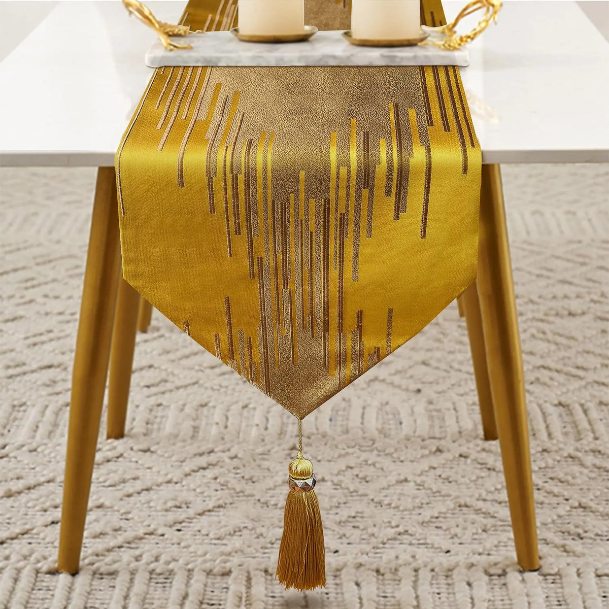 table cuisine élégante rayures dorées tissu brillant moderne or marron tassel doré polyester coton