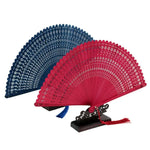 éventails pliants classiques perforations décoratives clips métalliques rubans assortis rouge bleu violet noir traditionnels