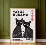affiche moderne graphique illustration chats noirs points blancs texte noir blanc salon chambre