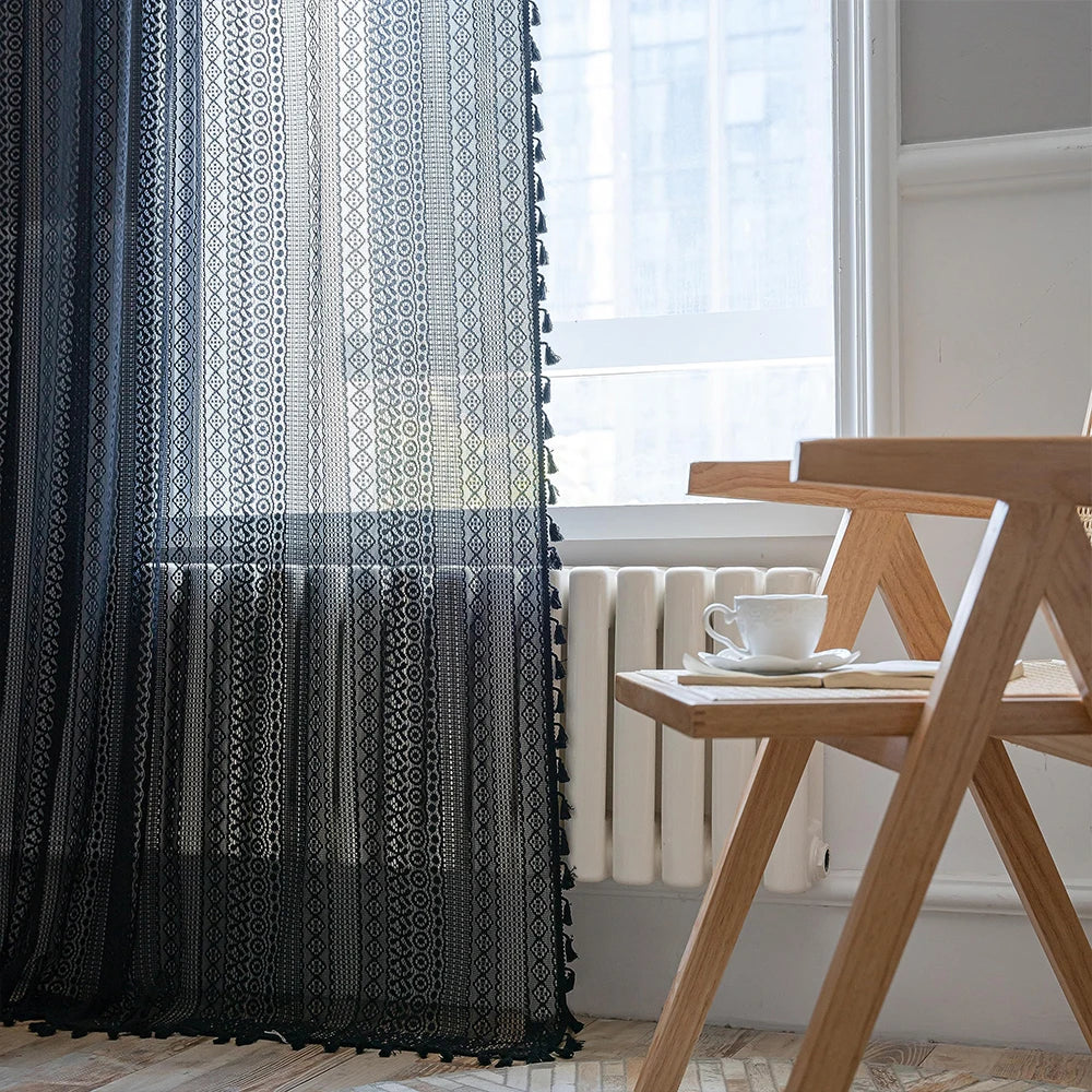 rideau boho chic dentelle transparent noir blanc franges salon chambre