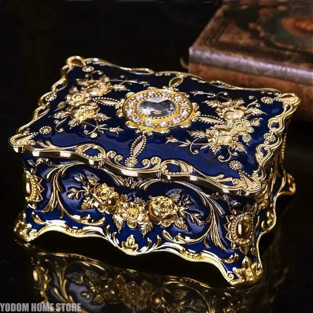 boîte bijoux baroque rouge ornements floraux intérieur noir poignée dorée réutilisable haute qualité
