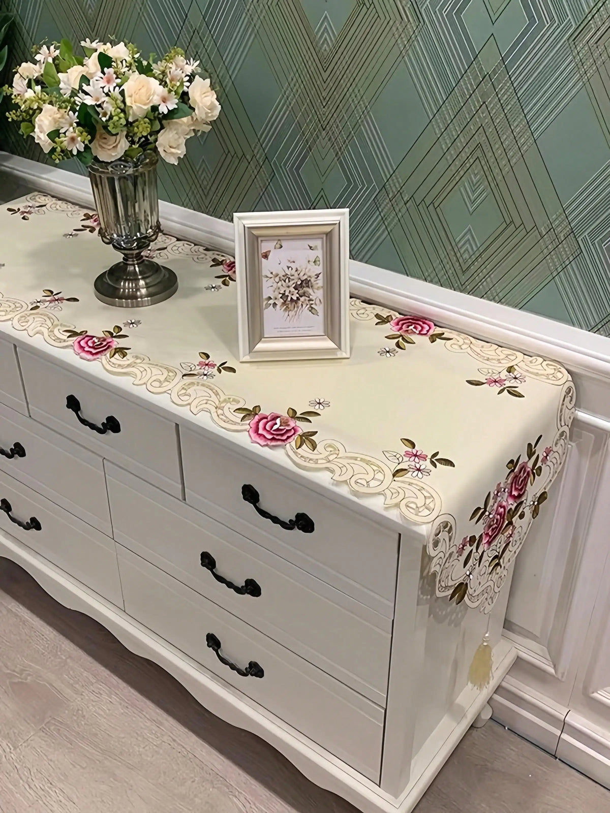 nappe décorative brodée fleurs motif floral vintage polyeste mariage festivité maison