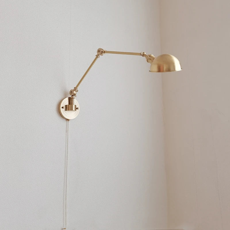 lampe murale industrielle dorée lisse fixée mur interrupteur câble électrique moderne cuisine chambre