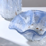 vases modernes bleu clair texture marbrée effet verre soufflé décoration intérieure plateau fruits vase