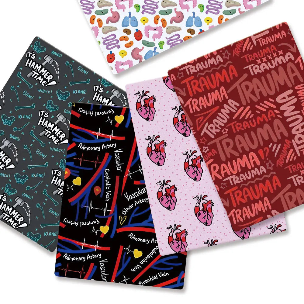 tapis yoga moderne graphique imprimé cœurs organes insectes marteaux noir rose bleu blanc