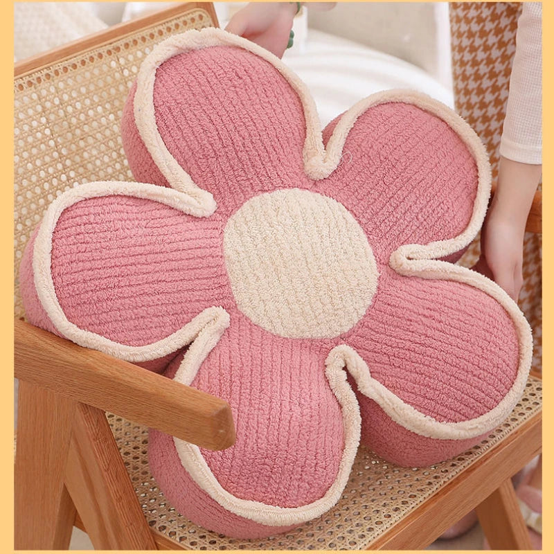 coussin moderne fleurs arrondies bordure blanche couleur noir blanc jaune rose grisclair