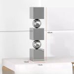 colonne decorative moderne argentee brillante grande dimension salle minimaliste deco intérieure