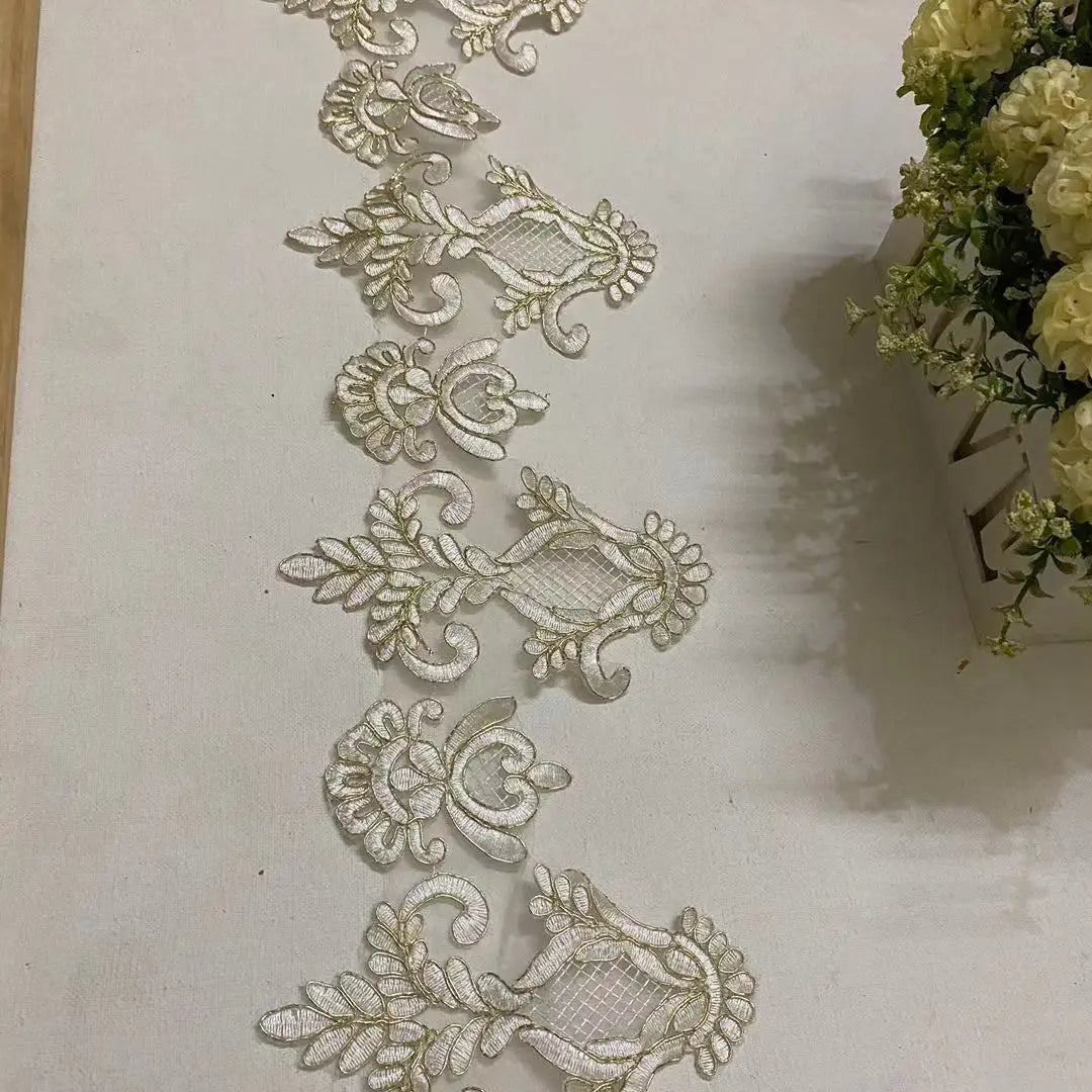 ruban décoratif floral brodé blanc doré largeur 15cm opacité classique baroque mariage