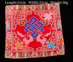 serviettes traditionnelles multicolores brodées motifs floraux géométriques opaques