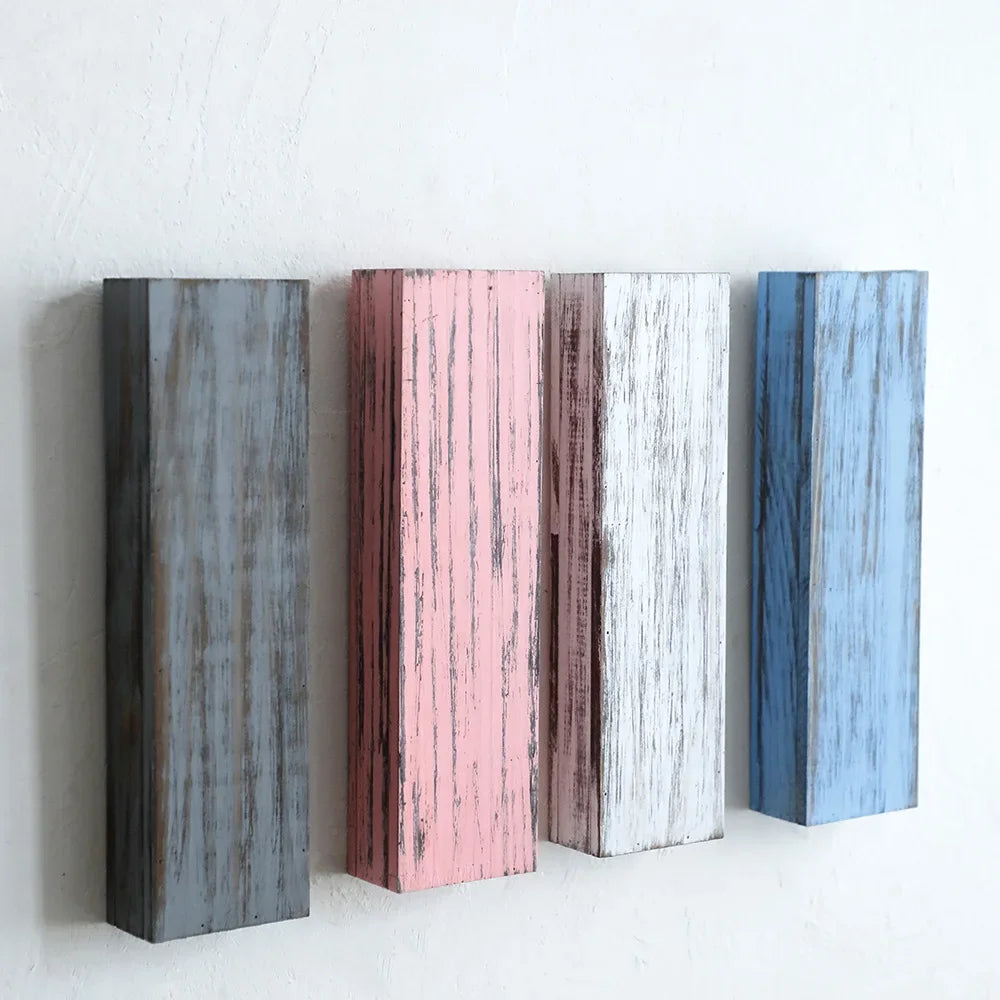 vases bois rustique couleurs gris rose bleu blanc branches baies rouges decoration murale respectueux