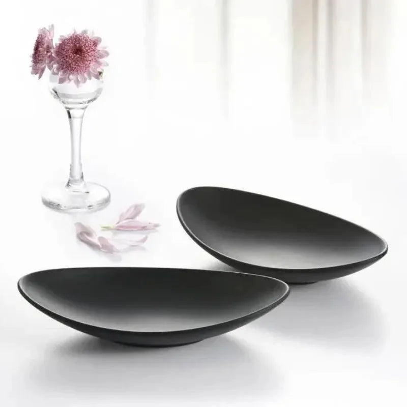 assiettes ovales modernes noires matées rangement décoration cuisine