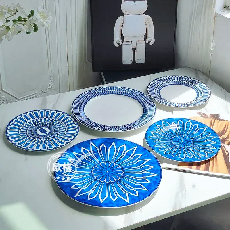 assiettes bleu motif floral tasse blanc classique opacité
