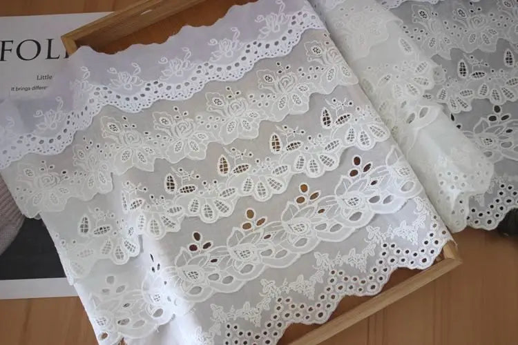 ruban décoratif broderie florale coton blanc largeur 8cm élégant classique finement découpé écologique