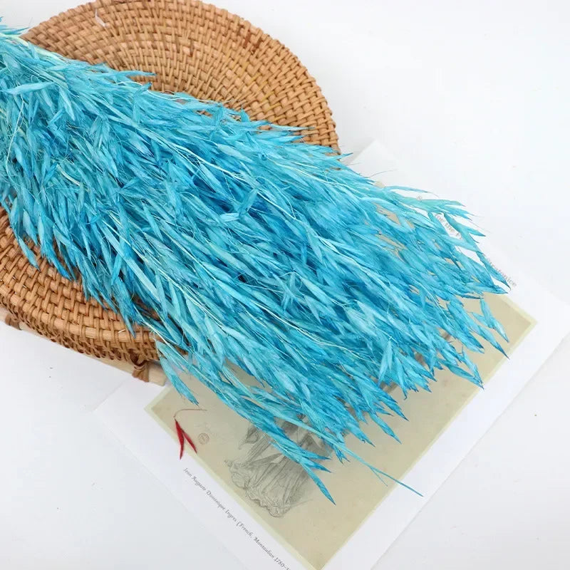 décoration intérieure plumes artificielles violet vert blanc orange jaune rose pâle naturel boho anniversaire