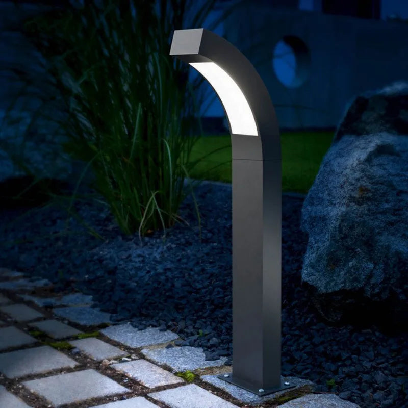 lampe led impermeable moderne noire contemporaine ip65 fixee plaque carrée extérieure jardin villa
