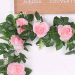 guirlande décorative fleurs roses blanches vertes intérieur mariage champêtre