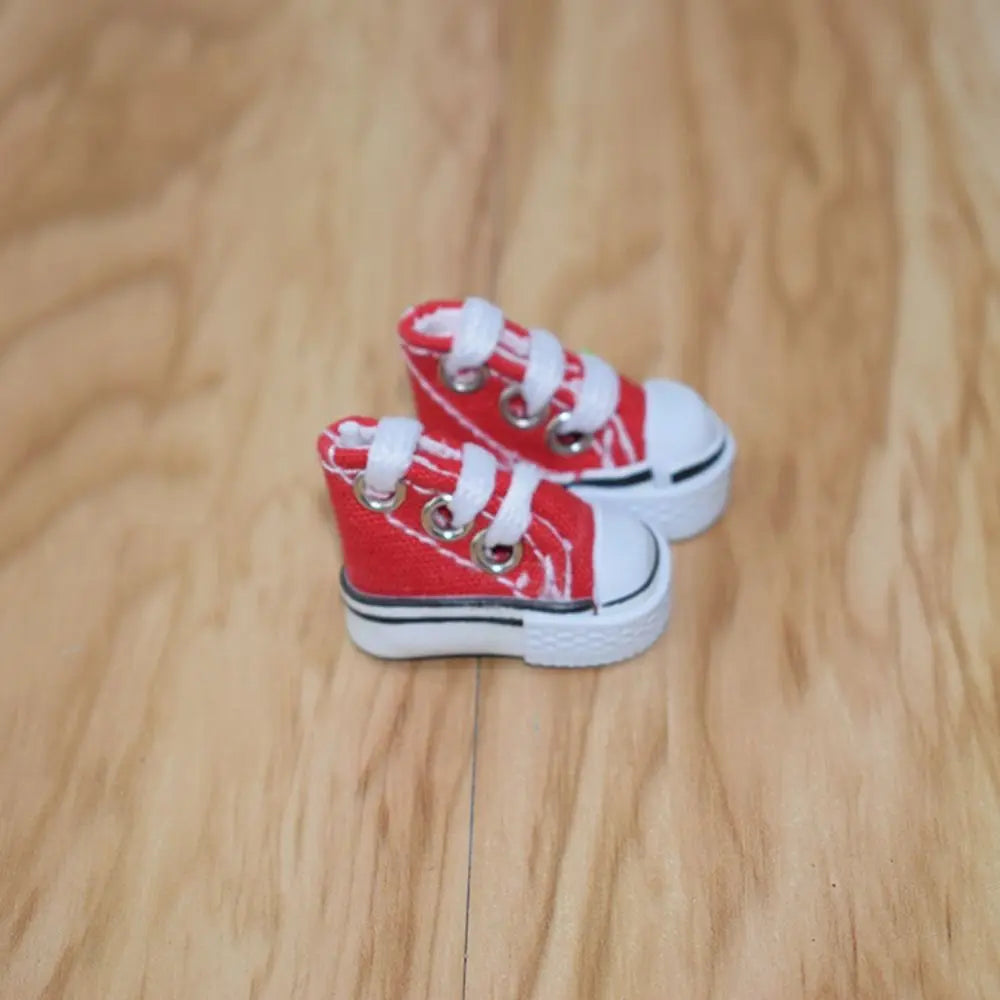 chaussures sport miniatures toile coton classiques baskets couleurs variées opaques enfants accessoires poupées