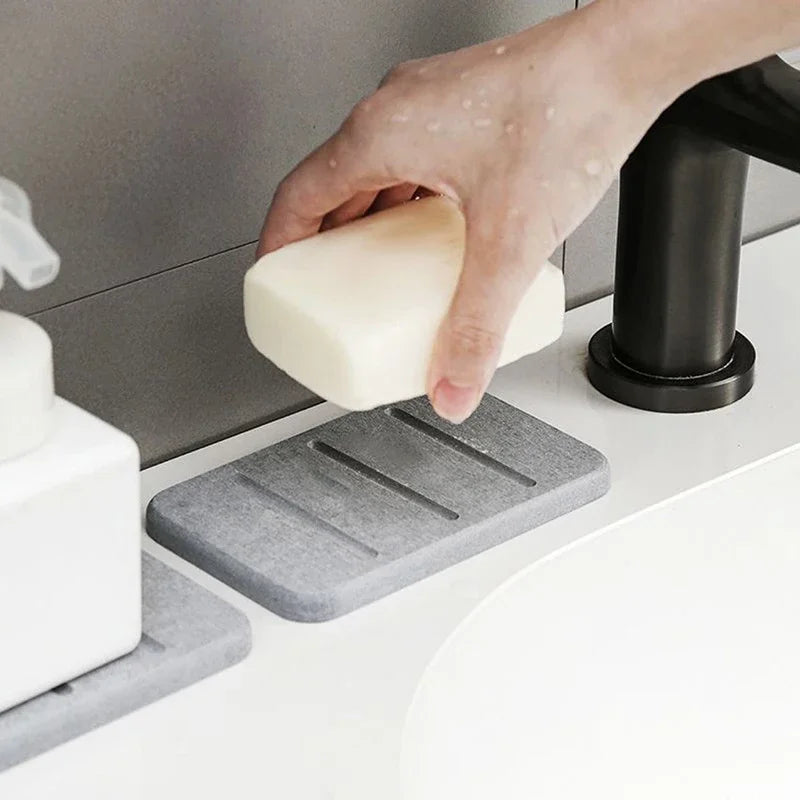 support savon texture granulée gris clair moderne adhésif respectueux environnement absorbant rapide salle bains