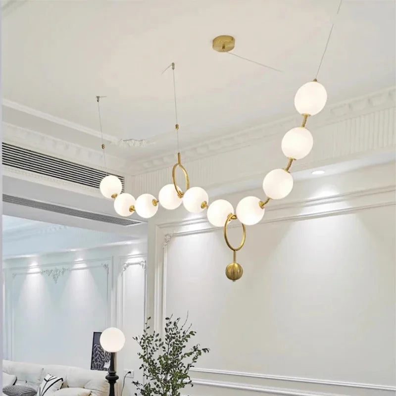 suspension lumineuse moderne boules sphériques blanc doré opaques chaînes