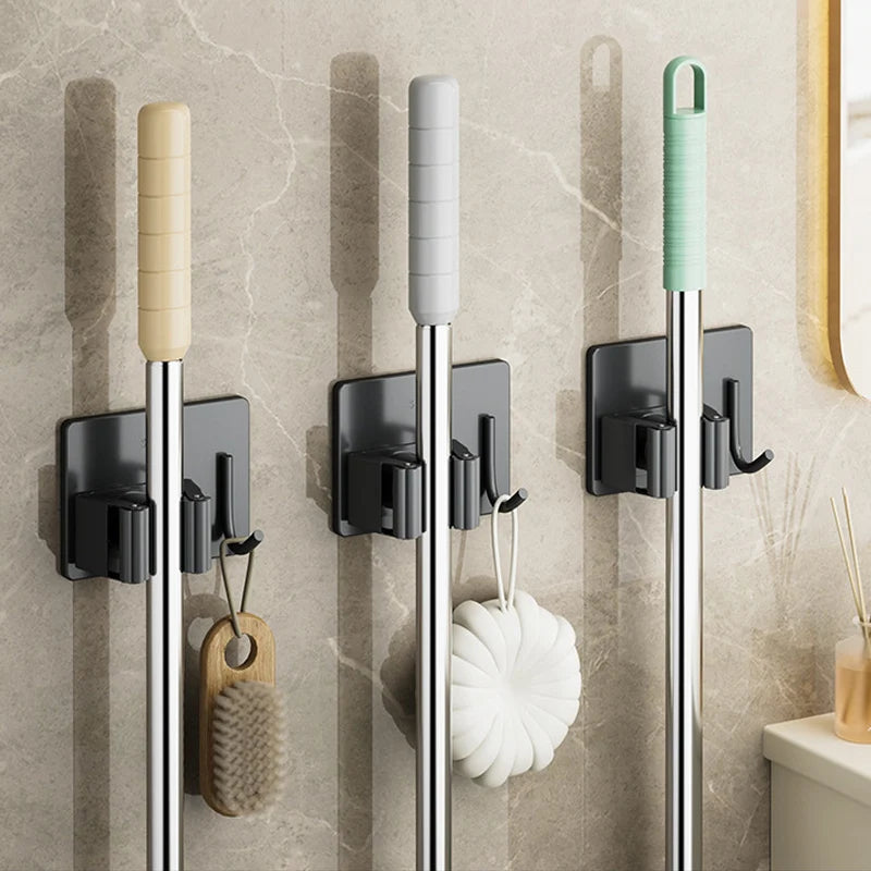 porte balais porte couverts adhésif mur noir gris moderne rangement cuisine salle bain