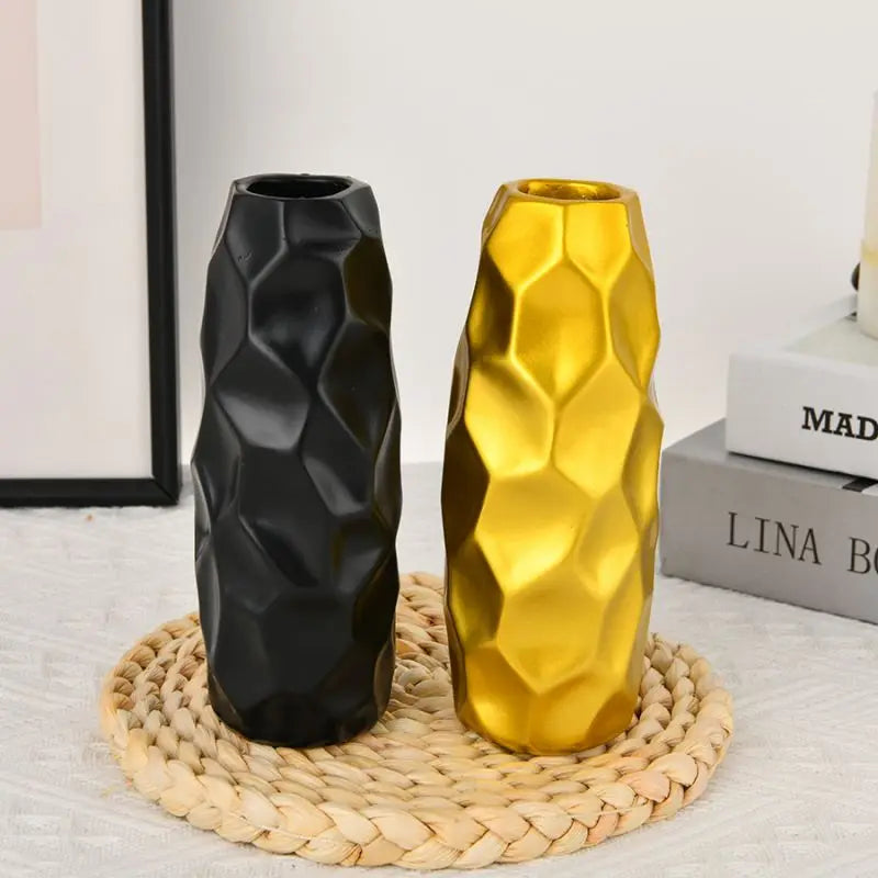 Vase résine texturée motif géométrique moderne noir or blanc roses