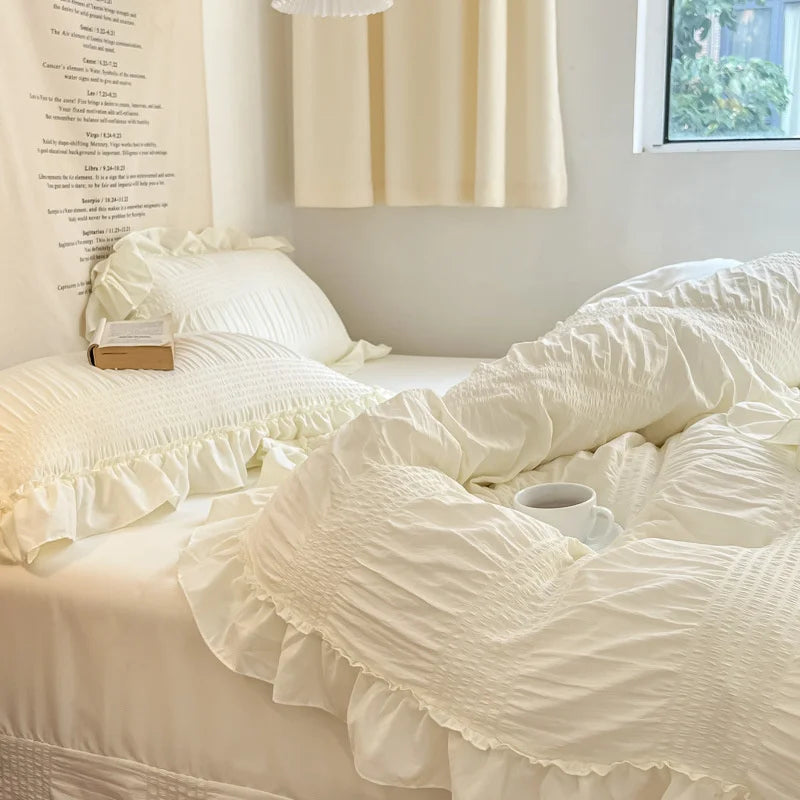 ensemble literie classique rayures horizontales blanc beige vert clair fronces volants romantique pièces