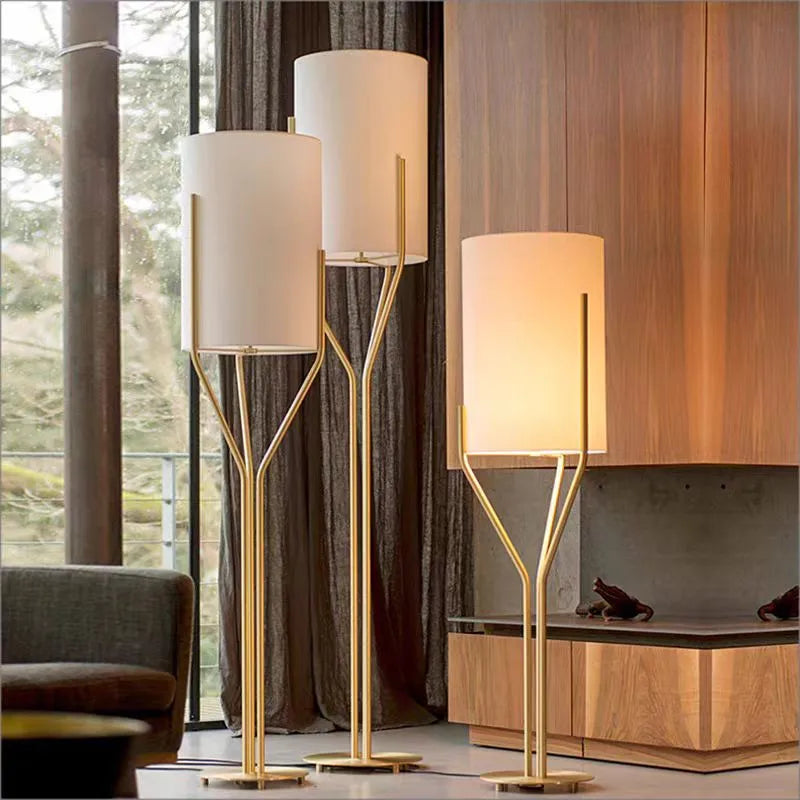 lampe sol or blanc abat jour lisse minimaliste structure métal doré branchée moderne