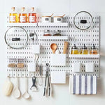 panneau rangement blanc moderne perforé clips étagères porte clés crayons photos bouteilles savon serviettes