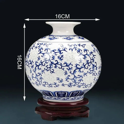vase porcelaine chinois traditionnel blanc bleu floral délicat décoration intérieurOpaque vase with floral and