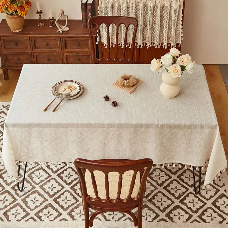 nappe table beige crème motif texturé rustique franges pompons décoration salle manger
