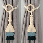 boucles rideau bois pompons tissus beiges marrons boho chic anneaux décoration maison