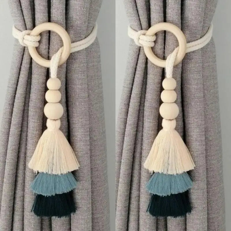 boucles rideau bois pompons tissus beiges marrons boho chic anneaux décoration maison