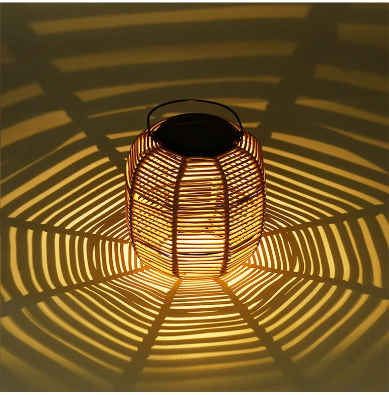 lanterne solaire tressée bambou rustique extérieure décoration jardin balcon ambiance led naturelle