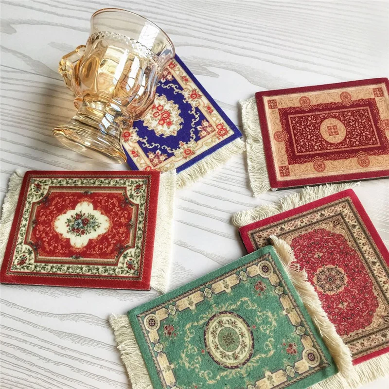 tapis décoratif oriental motifs floraux rouge beige vert clair 9cmx11cm