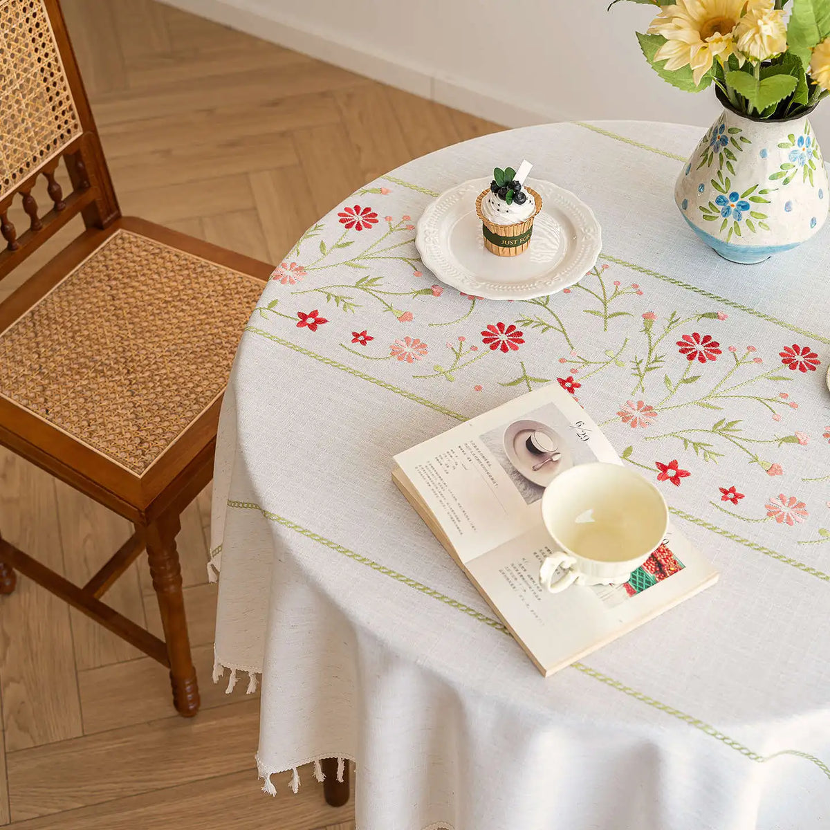 nappe table lin broderie végétale feuilles branches tassellettes classique beigeclair réutilisable machineextérieurhôtelmarriages