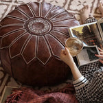 Pouf marocain en simili cuir violet avec broderie artisanale