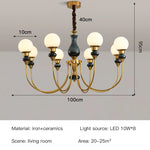 Chandelier classique vert doré globes blancs élégant chambre salon
