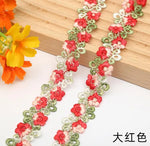 ruban décoratif brodé fleurs imprimées rose rouge vert polyester largeur 2cm opaque