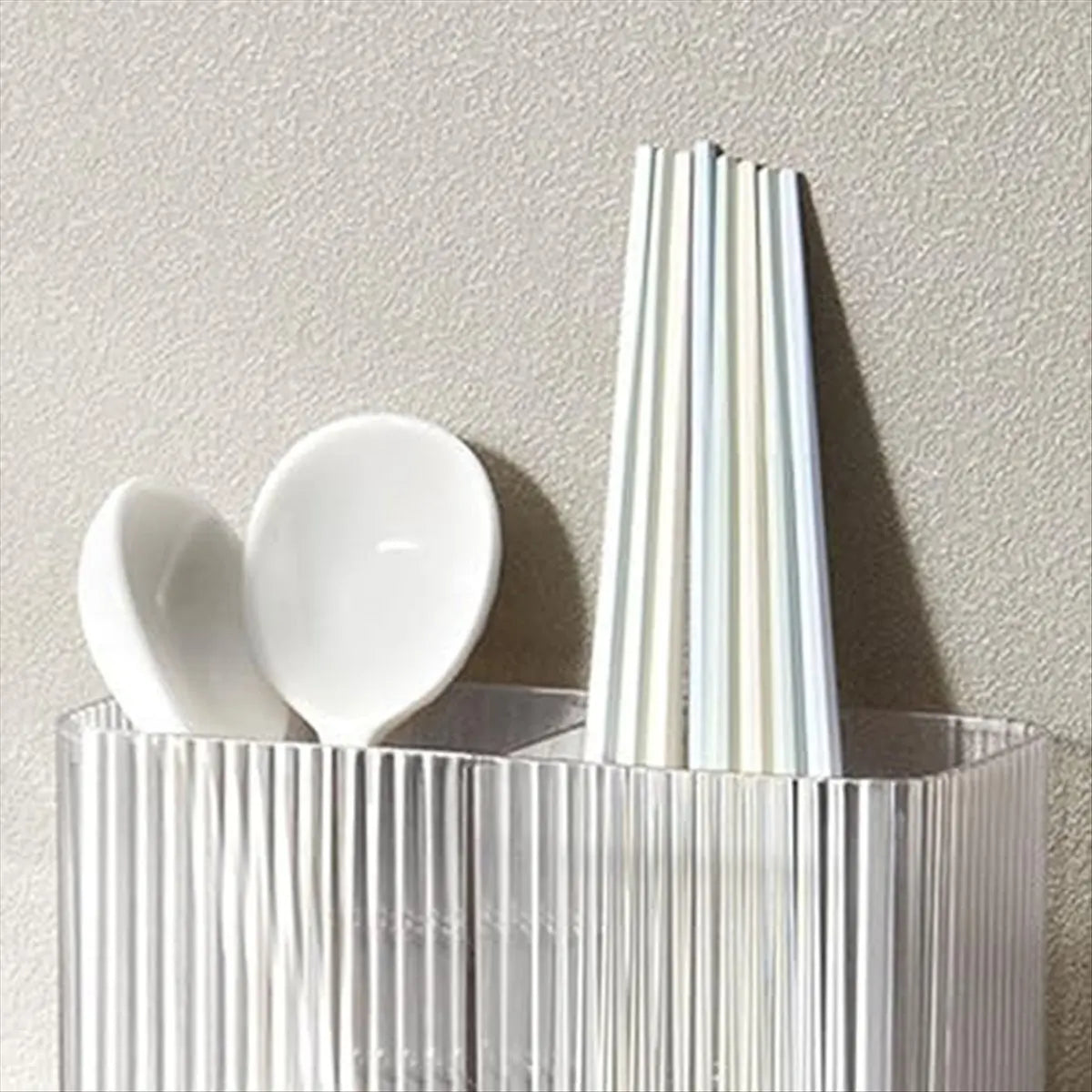 rangement mural transparent porte souvenirs adhésif rayures verticales moderne coupelle cuillère blanc