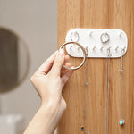 porte bijoux mural blanc moderne adhésif 12 crochets rangement plat lisse