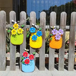 décoration murale artisanale fleurs colorées feuilles vertes abeille bleu jaune orange violet