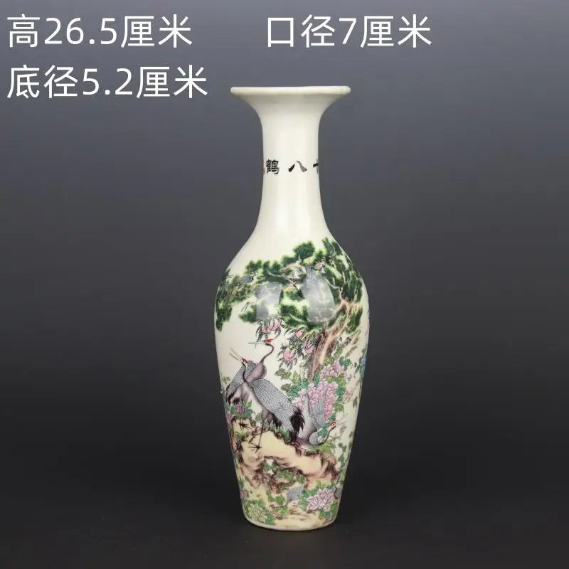 Vase décoratif en porcelaine blanche avec un motif floral et des grues, offrant des dimensions impressionnantes de 26,5 cm de hauteur et 7 cm de diamètre.