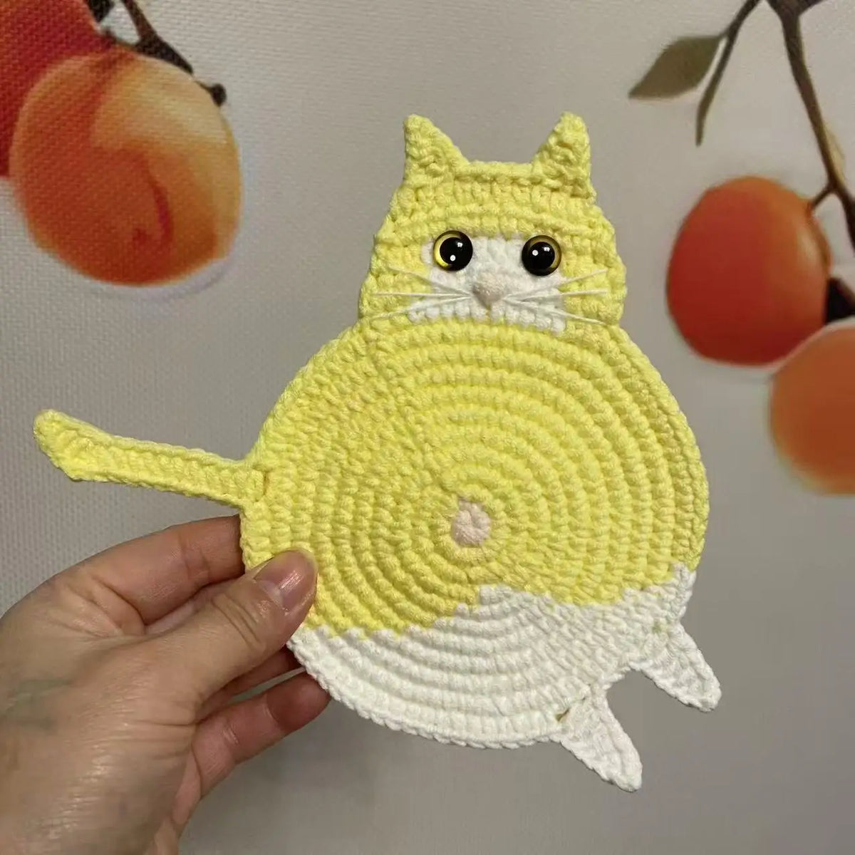 coussin crocheté visage chat noir gris rose jaune artisanal main decoration table cadeau mignon