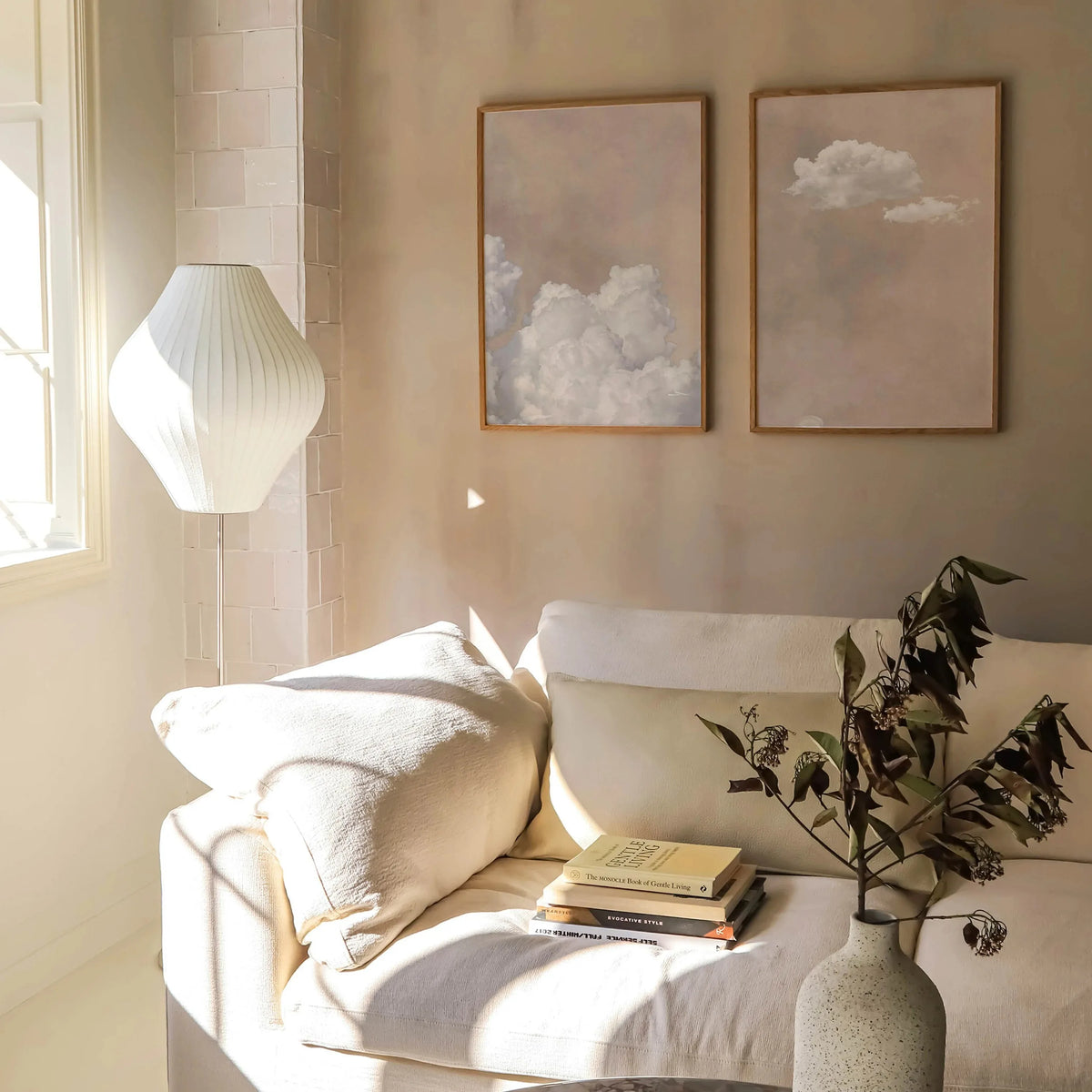 toile d'art nuages blancs minimaliste fond beige chambre salon décoration esthétique abstraite moderne