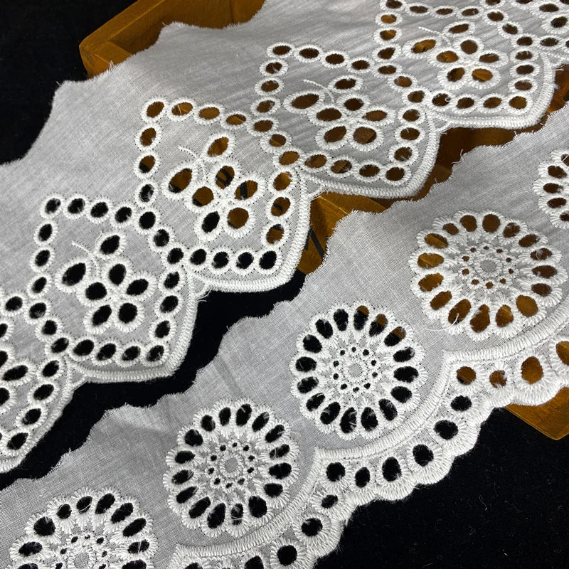 dentelle coton blanc motifs floraux ajourés texture vintage mètre écologique translucent