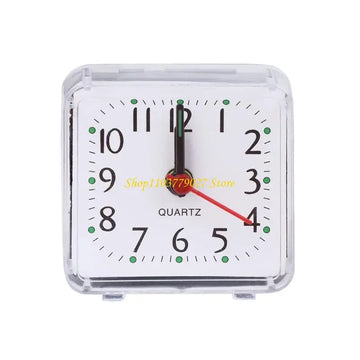 horloge carrée classique aiguilles numéros blanc rose bleu points verts pieds analogique