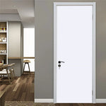 Autocollant de porte blanc simple sur une porte en bois